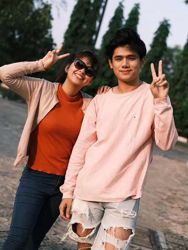7 Potret Rayn Wijaya dengan Rebecca Klopper yang Bintangi Miniseri Magic In Love