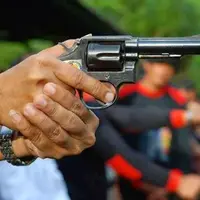 Nggak paham lagi sama kelakuan para polisi dalam video di bawah ini. 