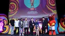 <p>Ketua umum PSSI, Erick Thohir (tengah) bersama petinggi SCM foto bersama setelah konferensi pers pengumuman SCM sebagai pemegang hak siar Piala Dunia U-17 2023, Selasa (3/10/2023) di SCTV Tower, Jakarta. (Bola.com/Muhammad Iqbal Ichsan)</p>