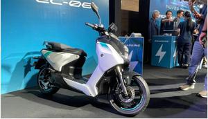 Yamaha resmi memperkenalkan EC-06, skuter listrik dengan kapasitas baterai 4 kWh (carandbike.com)