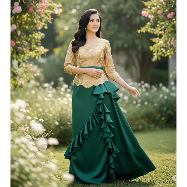 Contoh Model Brokat Dress Kombinasi Satin Dress Maxi Ruffle Brokat-Satin. Foto: Gemini