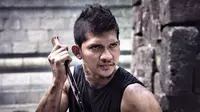 Tak Khawatir Virus Corona, Iko Uwais Tetap Main Sepak Bola