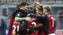 Para pemain AC Milan merayakan gol ke gawang Torino pada laga Liga Italia di Stadion San Siro, Sabtu (9/1/2021). AC Milan menang dengan skor 2-0. (AP Photo/Antonio Calanni)