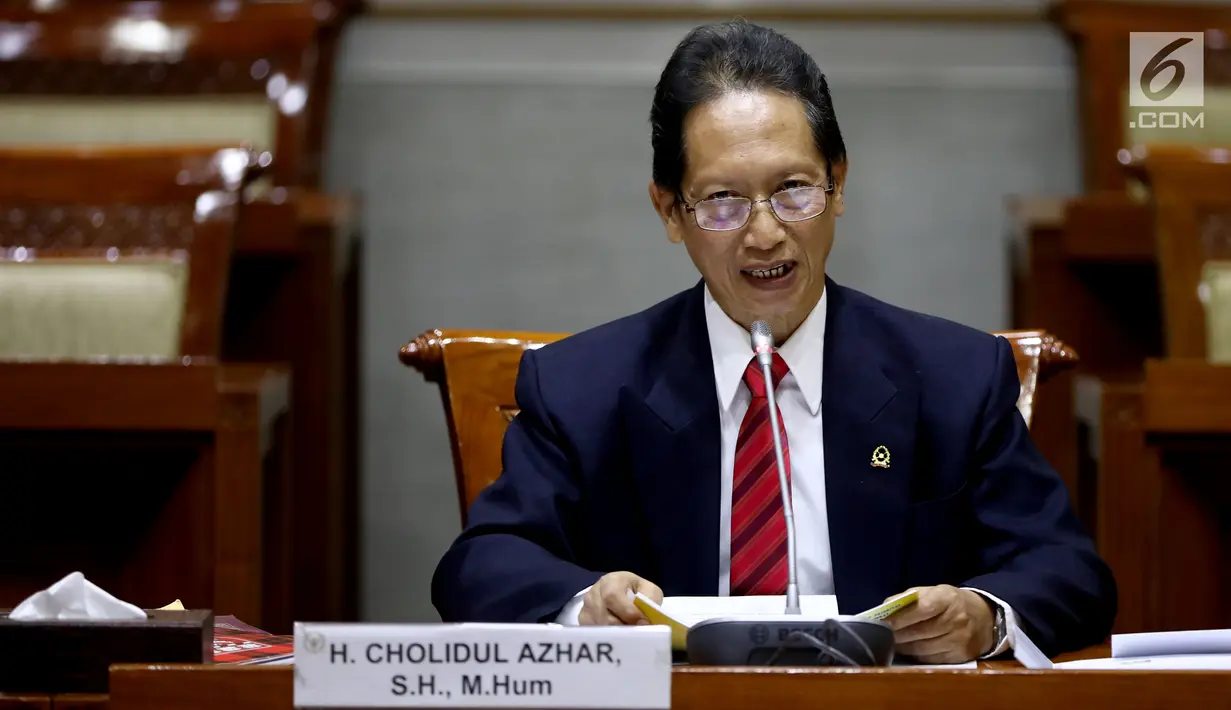 Calon Anggota Hakim Agung Cholidul Azhar mengikuti uji kelayakan dengan Komisi III DPR di Komplek Parlemen, Senayan, Jakarta, Senin (20/5/2019). Komisi III DPR memulai proses uji kepatutan dan kelayakan (fit and proper test) calon hakim agung. (Liputan6.com/Johan Tallo)