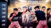Para petarung ONE Championship melakukan sesi latihan terbuka, Selasa (22/10/2019).  (FOTO / Ist ONE)