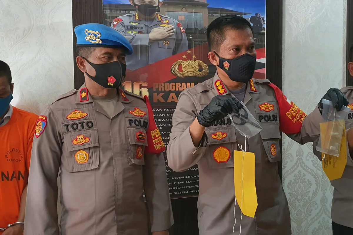 Jajaran Polsek Bojonggede, Depok menangkap pelaku perkosaan terhadap anak kandung, Irwanto (50). Bahkan perkosaan tersebut membuat anaknya hamil.