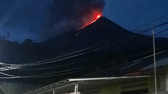 Gunung Karangetang di Kabupaten Sitaro, Sulut, menunjukan adanya peningkatan aktvitas.