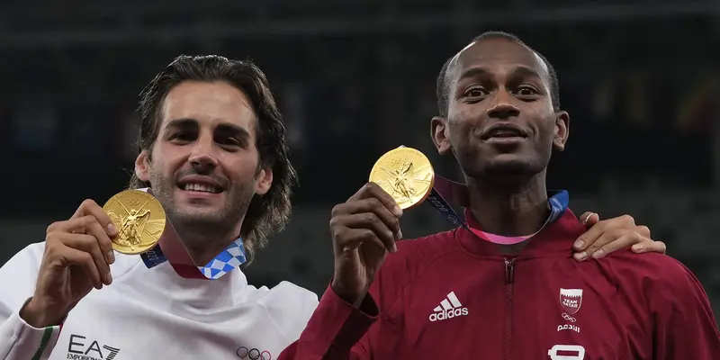 FOTO: Atlet Lompat Tinggi Qatar dan Italia Sepakat Berbagi Emas Olimpiade