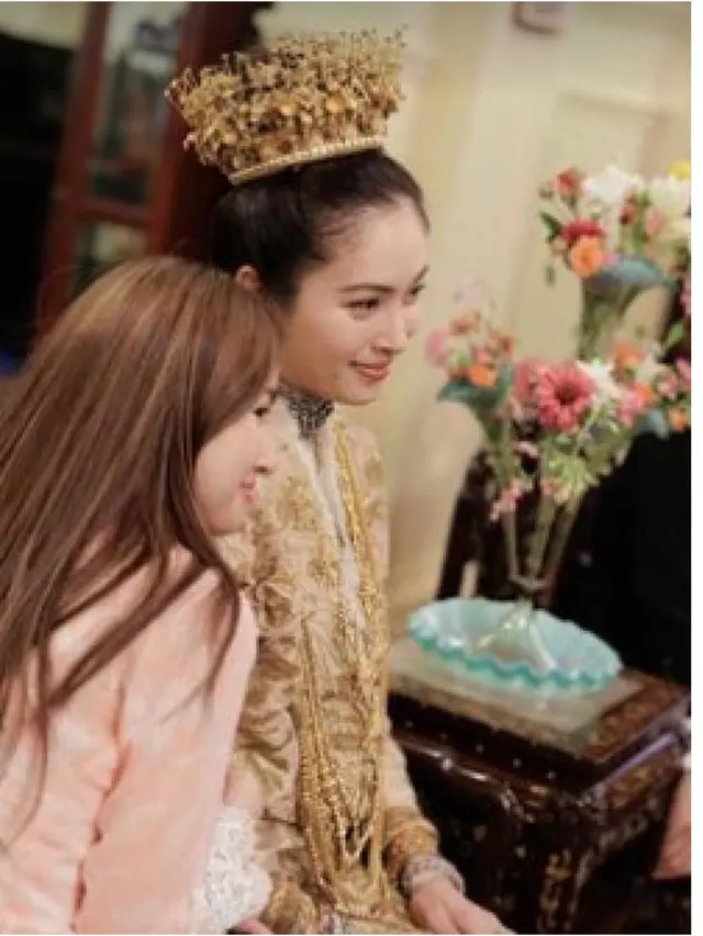 7 Potret Kedekatan Nong Poy dan Adik Perempuannya, Sister Goals