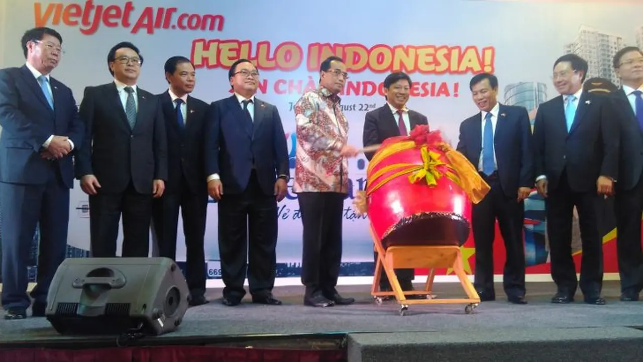  Vietjet Air untuk pertama kalinya membuka rute internasional Jakarta menuju Ho Chi Minh City,Vietnam. (Fiki/Liputan6.com)