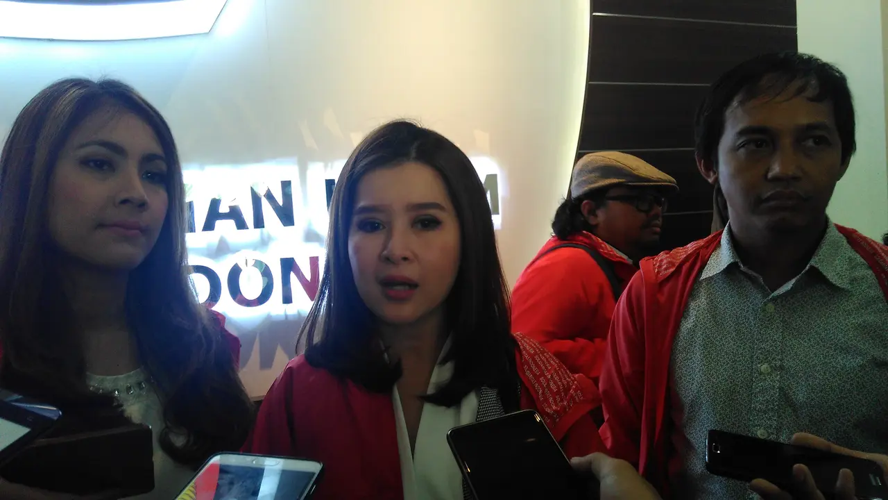 Ketua Umum PSI, Grace Natalie, usai melakukan audiensi dengan komisioner KPU RI, di kantor KPU RI, Jalan Imam Bonjol Nomor 29, Menteng, Jakarta Pusat, Senin (21/8/2017).
