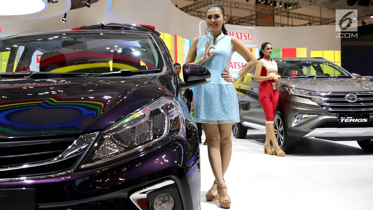 Pesona Model Cantik Hiasi Pameran Mobil GIIAS 2018