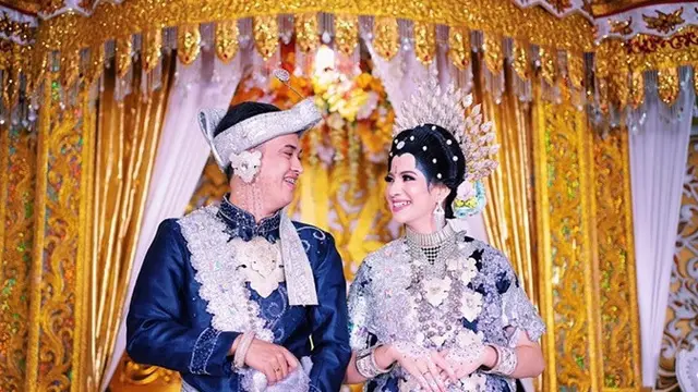 Penuh Kebahagiaan, Ini 5 Momen Pernikahan Rijja Abbas 'Butiran Debu'
