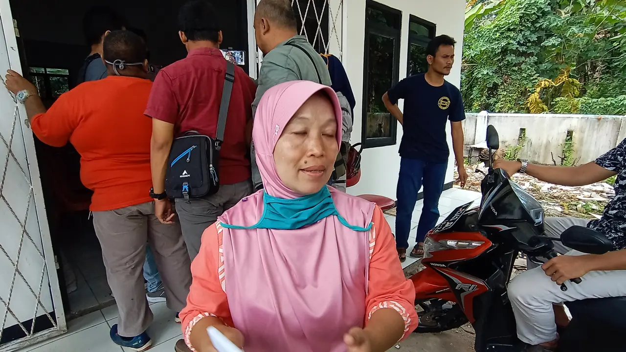Nurjanah, Pedagang Kecil Yang Menangis Di Kantor Desa