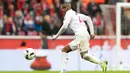 Pemain FC Koln, Anthony Modeste bertengger di posisi kedua klasemen sementara top scorer Bundesliga hingga pekan ke-25 dengan total 22 gol. (EPA/Friedmann Vogel)