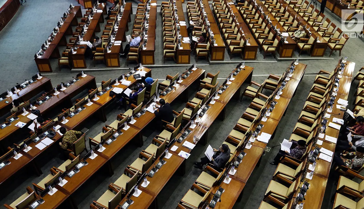 Suasana rapat paripurna ke-22 masa persidangan V Tahun 2018-2019 di Kompleks Parlemen, Jakarta, Selasa (16/7/2019). Salah satu agenda yang dibahas adalah pembacaan surat Presiden Joko Widodo atas pertimbangan permohonan amnesti untuk Baiq Nuril. (Liputan6.com/JohanTallo)