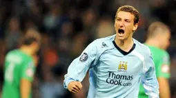 Manchester City's Elano celebrates after scoring against AC Omonia during the UEFA Cup first round second leg match at City of Manchester stadium, Manchester, on October 2, 2008. AFP PHOTO/ANDREW YATES 