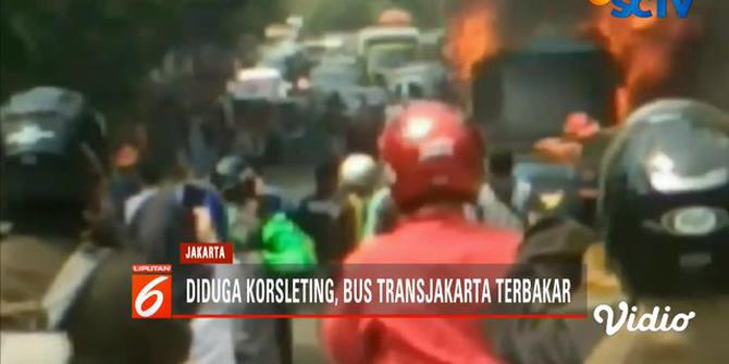 Diduga Korsleting Listrik, Bus Transjakarta Terbakar Hebat di Jatinegara