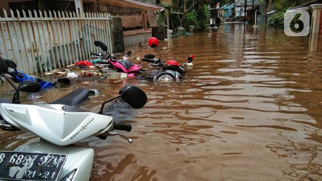 FOTO: Banjir Rendam Permukiman Warga di Kebalen