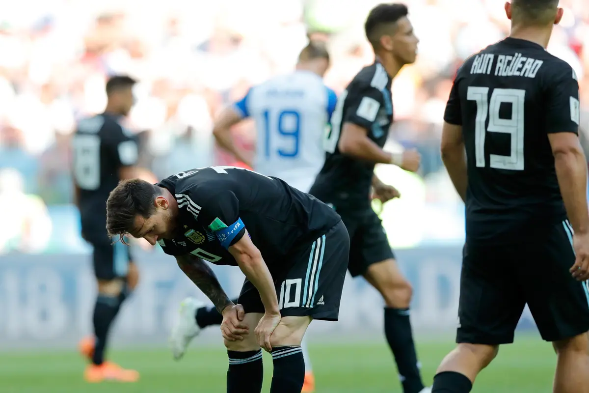 Gagal Eksekusi Penalti, Lionel Messi Tertunduk Lesu