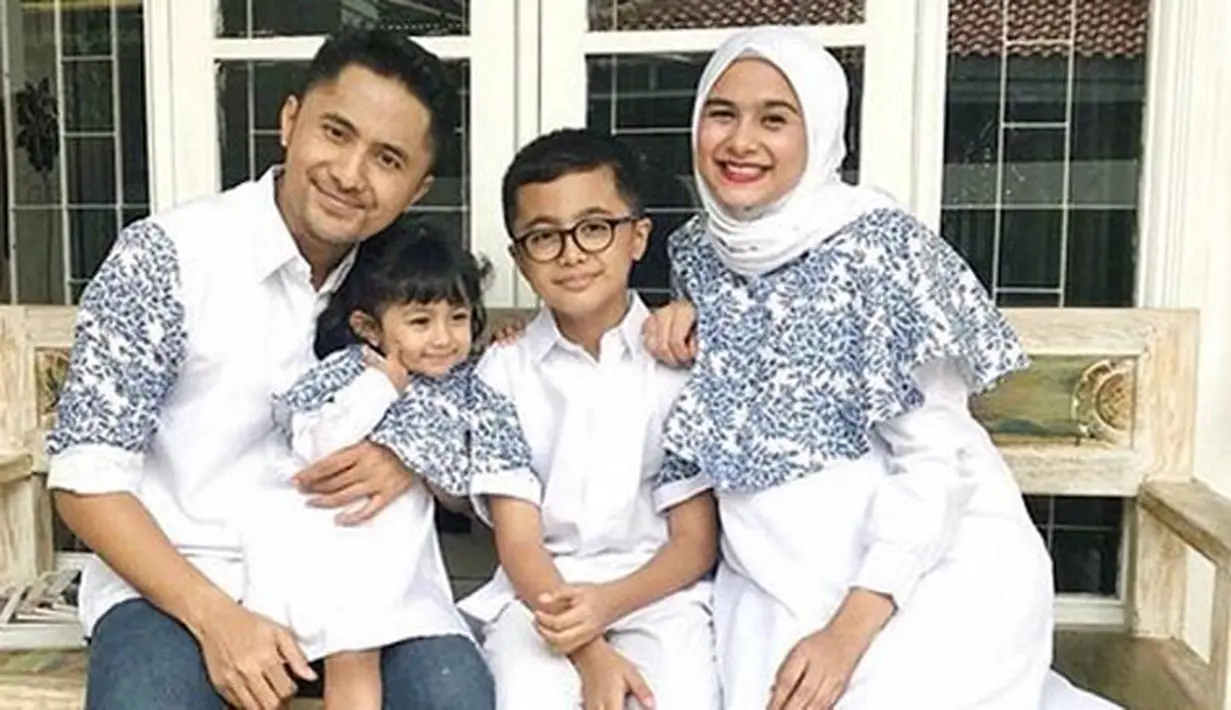 Hengky Kurniawan berharap agar Zavieruwais Muhammad Kurniawan kelak menjadi anak yang patuh terhadap orang tuanya dan berguna bagi bangsa dan negaranya nanti. Selamat berbahagia Hengky dan Sonya Fatmala! (Instagram/sonyafatmala)