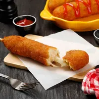 Ilustrasi&nbsp;Corndog Mozarella/copyright shutterstock/Ika Rahma H