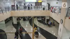 Aktivitas calon penumpang bus AKAP di Terminal Pulogebang, Jakarta, Rabu (24/11/2021). Pemerintah menerbitkan aturan PPKM level 3 untuk masa libur Natal dan tahun baru sesuai Instruksi Mendagri Nomor 62 Tahun 2021 yang berlaku pada 24 Desember 2021-2 Januari 2022. (merdeka.com/Iqbal S. Nugroho)