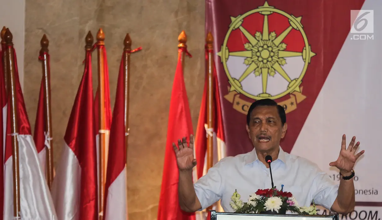 Jenderal purnawirawan Luhut Binsar Panjaitan memberi sambutan pada Deklarasi Dukungan Jokowi-Ma’ruf Amin sebagai Capres-Cawapres 2019, Jakarta, Minggu (12/8). Kata Cakra diambil dari bahasa Sansekerta. (Liputan6.com/Fery Pradolo)
