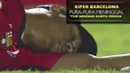 Video Maximo Banguera kiper Barcelona SC asal Ekuador yang mengelabui wasit dengan cara pura-pura pingsan untuk menghindari kartu merah.