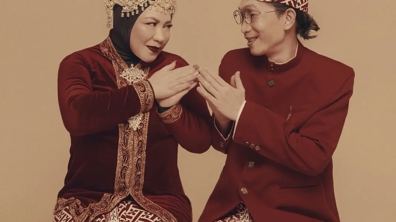 Anniversary Pernikahan Ke-25, Ini 7 Pemotretan Melly Goeslaw dan Anto Hoed
