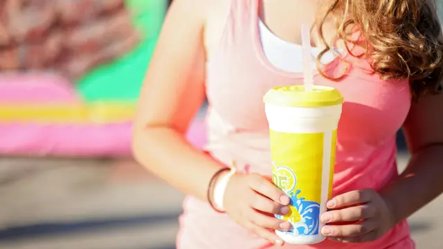 Membantu Memenuhi Kebutuhan Cairan Tubuh