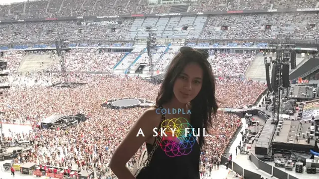 Paula Verhoeven Nonton Konser Coldplay. [@paula_verhoeven]