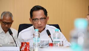 Menteri Dalam Negeri (Mendagri) Muhammad Tito Karnavian saat Rapat Satuan Tugas (Satgas) Pemulihan Pascabencana di Kota Banda Aceh, Aceh, Selasa (30/12/2025). (Dok. Istimewa)