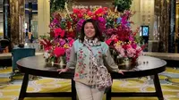 6 Fashion Baju Motif Bunga ala Fifi Lety Adik Ahok, Awet Muda di Usia 56 Tahun
