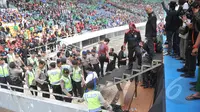Ada Botol Diduga Berisi Bensin di Lokasi Pria Jatuh dari Atap GBK