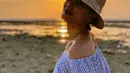 Penampilan Luna Maya saat mengenakan topi pantai memang selalu berhasil mencuri perhatian. Ia pun kerap menuai banyak pujian dari warganet. (Liputan6.com/IG/lunamaya)