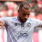 Selebrasi pemain Arema FC, Gustavo Almeida Dos Santos, setelah mencetak gol ke gawang Persija Jakarta dalam pertandingan pekan kesembilan BRI Liga 1 2023/2024 yang berlangsung di Stadion Patriot Candra Bhaga, Bekasi, Minggu (20/9/2023). (Bola.com/Bagaskara Lazuardi)