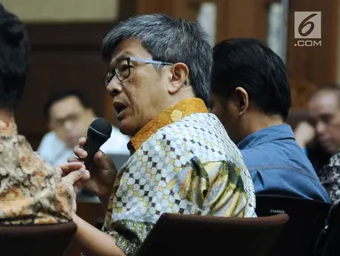 Dirut PT Quadra Solutions Anang Sugiana Sudihardjo memberi keterangan saat sidang lanjutan dugaan korupsi proyek e-KTP dengan terdakwa Setya Novanto di Pengadilan Tipikor, Jakarta, Kamis (22/2). (Liputan6.com/Helmi Fithriansyah)