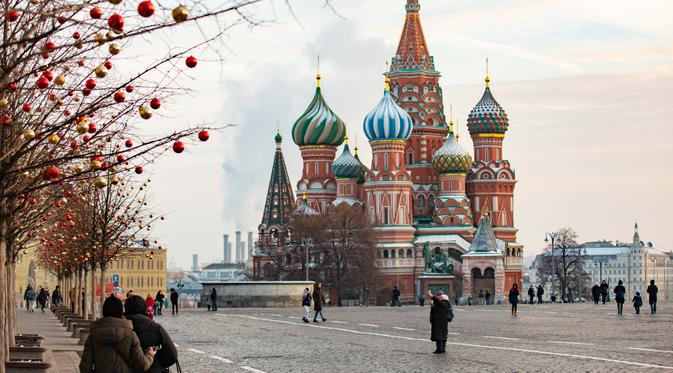Foto yang diabadikan pada 2 Desember 2020 ini menunjukkan Katedral Santo Basil di Moskow, ibu kota Rusia. (Xinhua/Bai Xueqi)