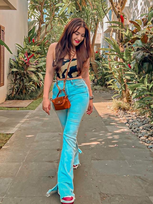 Potret Nathalie Holscher #OOTD (Instagram/@nathalieholscher)