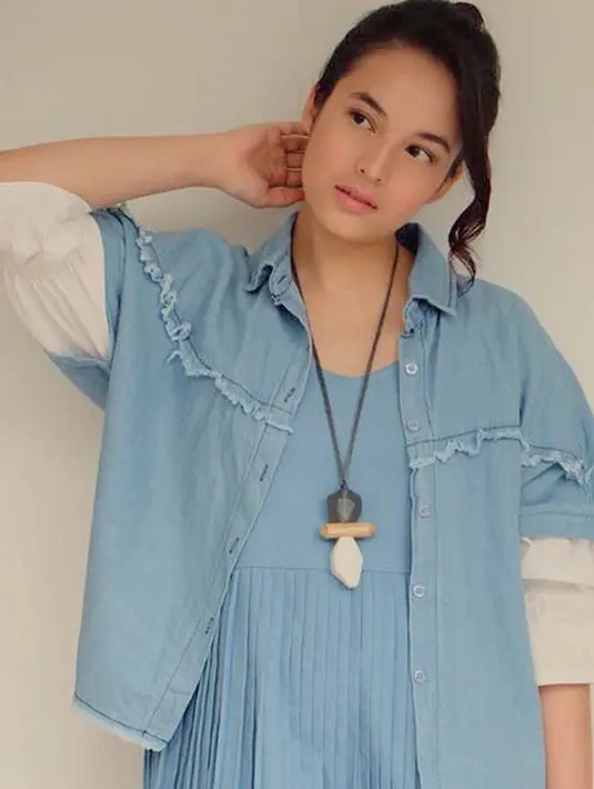 Teater bukan lah hal yang asing bagi Chelsea. Diakuinya, menyukai dunia teater sudah hadir dalam dirinya saat ia masih kecil.  (Instagram/chelseaislan)