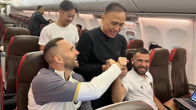 Ketua Umum PSSI Iwan Bule Bersama Ilija Spasojevic dan Jordi Amat