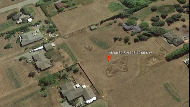 6 Foto Google Earth paling spektakuler sepanjang 2017: A Hole (Google)