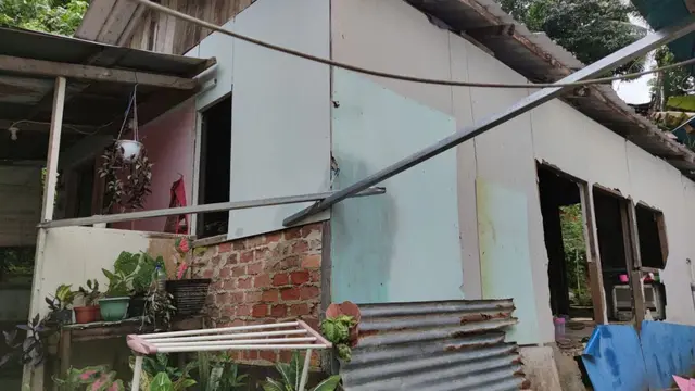 Rumah warga Balikpapan yang terkena longsor