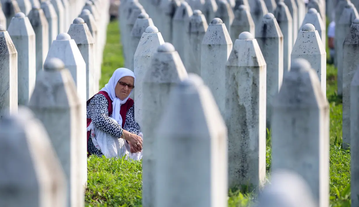 Menurut beberapa peneliti, pembantaian Srebrenica merupakan kekejaman terburuk terhadap warga sipil di Eropa yang terjadi pada abad modern sejak Holocaust Perang Dunia II. (AP Photo/Armin Durgut)