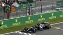 Pembalap Mercedes Lewis Hamilton saat akan melintasi garis finish selama Formula 1 Grand Prix di Spa-Francorchamps, Spa, Belgia, Minggu (30/8/2020). Lewis Hamilton menempati posisi pertama disusul pembalap Mercedes Valtteri Bottas serta pembalap Red Bull Max Verstappen. (John Thys, Pool via AP)