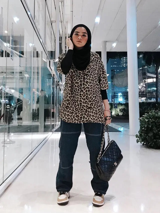 Selalu Tampil Modis, Ini 6 Potret OOTD Sivia Azizah yang Bisa Jadi Inspirasi