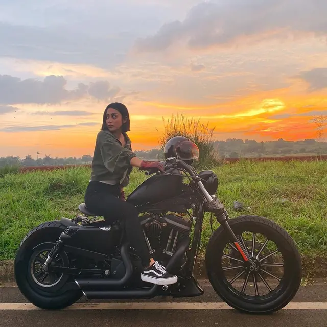 Potret Selvi Kitty naik moge
