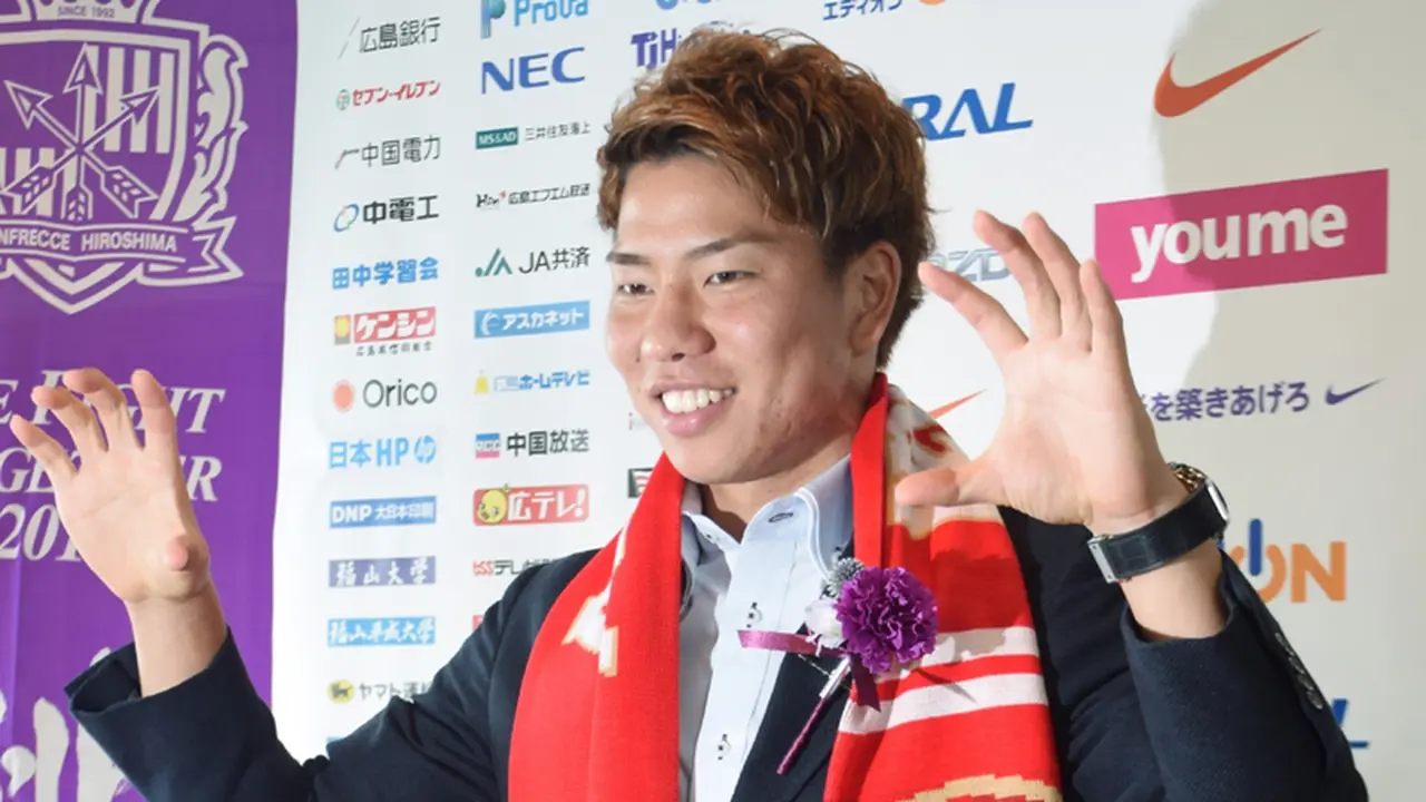 Takuma Asano belum bisa membela Arsenal. 