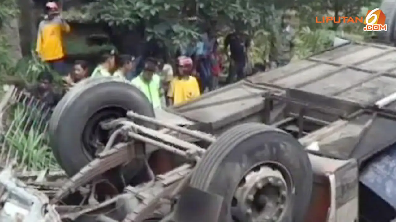 bus-maut-jurang-130821b.jpg